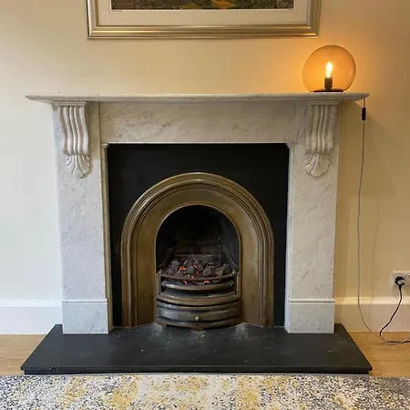 Fantastic Location 10 Mins To Princes Street- 15 To Royal Mile- Main Door-patio * Edinburgh