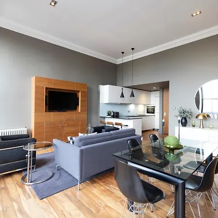 Joivy Chic 2br With Views At The Heart Of Old Town Appartement *