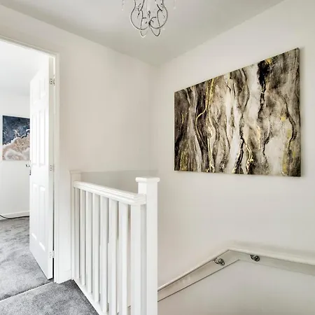 2-bedroom With Private Garden & Parking