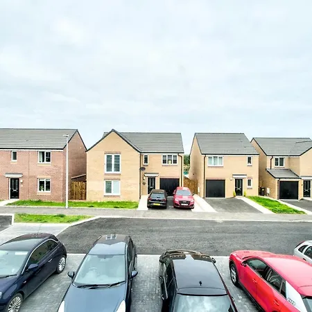 بيت للعطل 2-bedroom With Private Garden & Parking