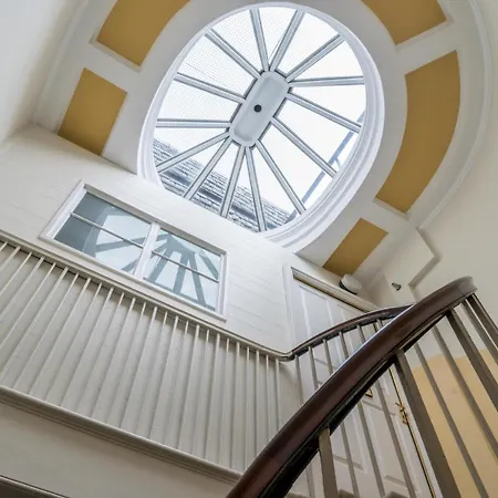 Queen St Superb Penthouse Flat With Roof Terrace Edinburg
