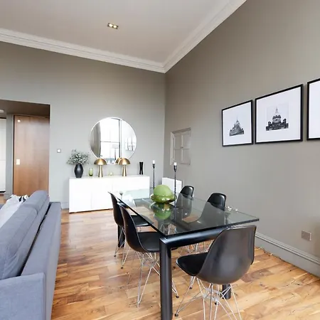 Joivy Chic 2br With Views At The Heart Of Old Town