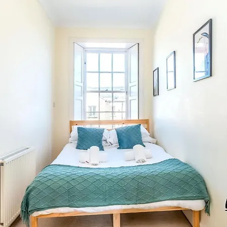 Couronnes - Georgian New Town 3br-1ba - Free Parking By Bonjour Residences