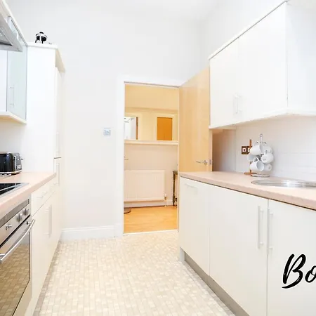 Apartament Spacious 2br-2ba, Charlotte Square - Free Parking By Bonjour Residences *