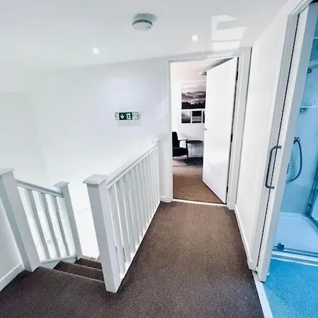 Luxe 4 Bedroom Centre House Vakantiehuis *
