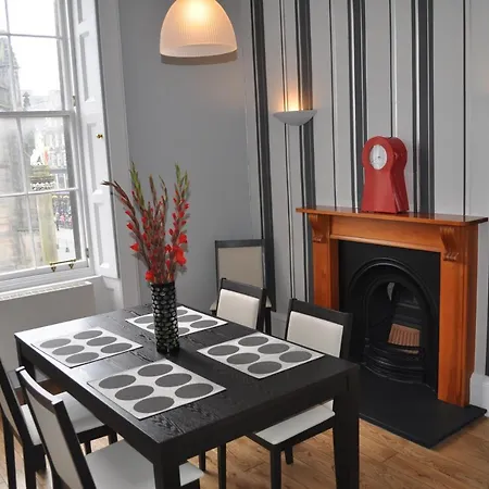 Parliament Sq 12 Royal Mile * Edimburgo