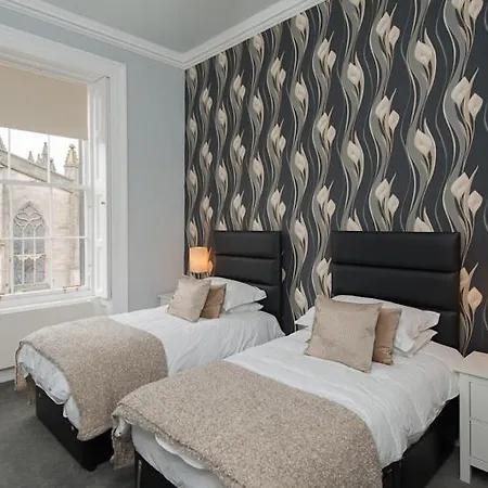 Parliament Sq 12 Royal Mile