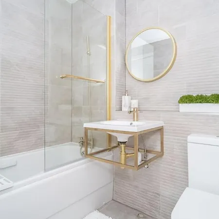 Luxury 2bed 2bath Flat In Centre- Free Parking! * Edinburg