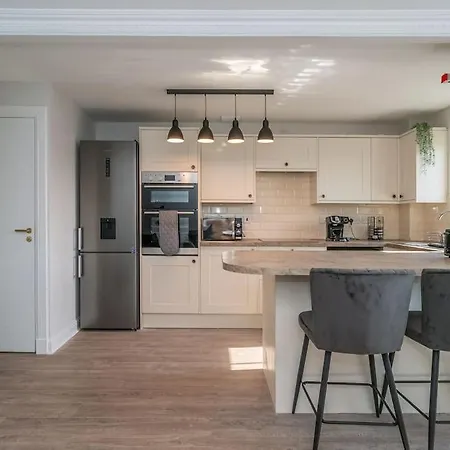 Luxury 2bed 2bath Flat In Centre- Free Parking! Lägenhet