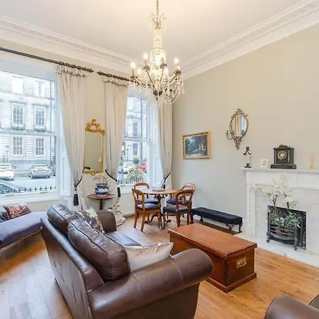 Maindoor Flat Nestled In Heart Of Stockbridge Apartment