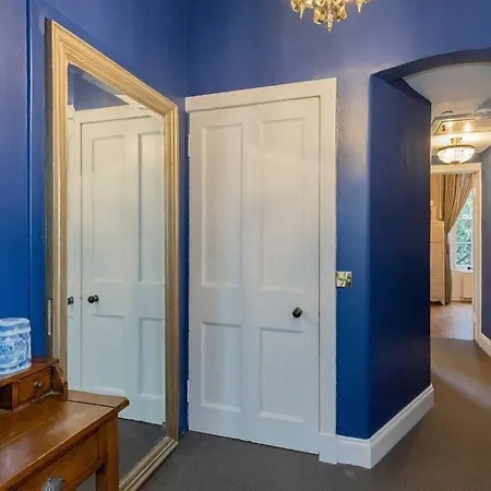 Maindoor Flat Nestled In Heart Of Stockbridge Apartment *