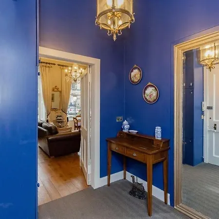 Maindoor Flat Nestled In Heart Of Stockbridge * Edinburgh