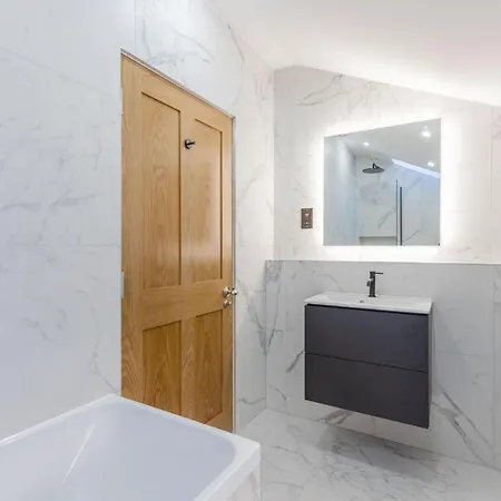 Dragon - Yukina - 2 Bed Centre House With Garden Prázdninový dům Edinburgh