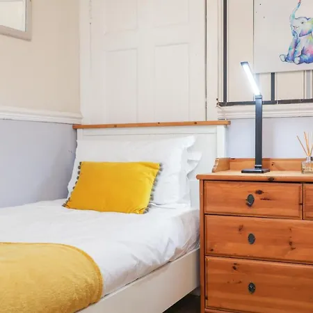 Tatil Evi Beautiful 4 Bedroom - Free Parking