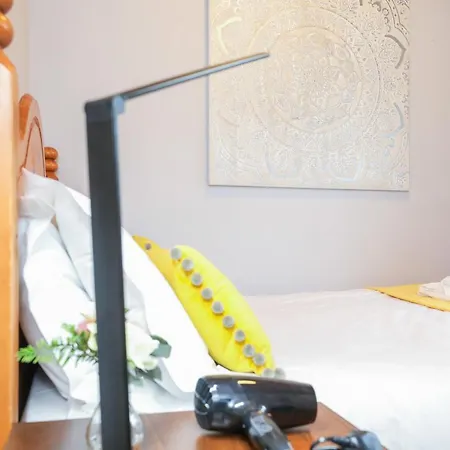 Beautiful 4 Bedroom - Free Parking