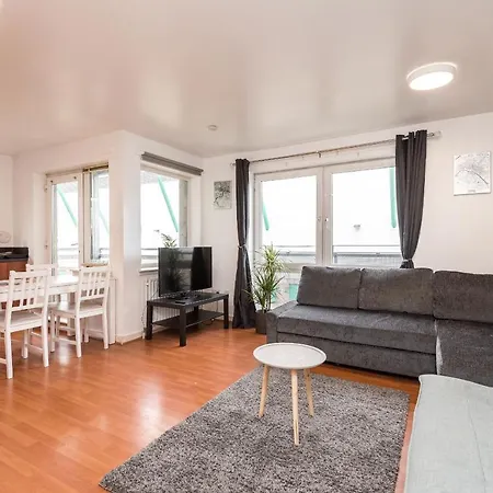 Apartment Modern Spacious 3 Bedroom Centre - Free Parking - Private Balcony