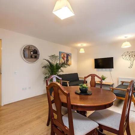 Elegant 2 Bedroom Centre - Free Parking - Private Balcony Edinburgh