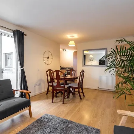 Elegant 2 Bedroom Centre - Free Parking - Private Balcony * Edinburgh