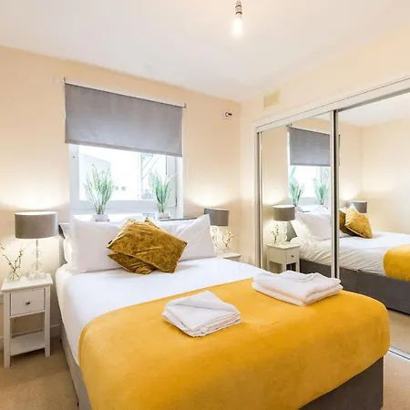 Elegant 2 Bedroom Centre - Free Parking - Private Balcony Apartment Edinburgh
