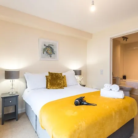 Apartment Elegant 2 Bedroom Centre - Free Parking - Private Balcony
