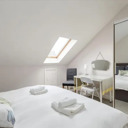 4 Bedroom Clock Tower In Central Apartment