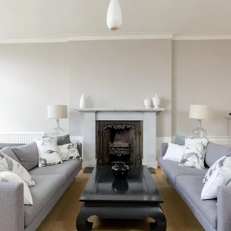 4 Bedroom Clock Tower In Central *