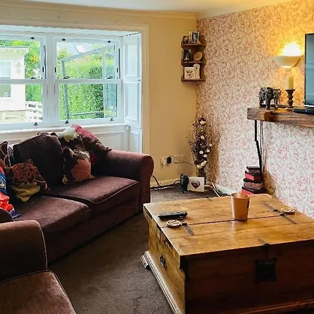 Karibu Near The Airport * Edinburgh