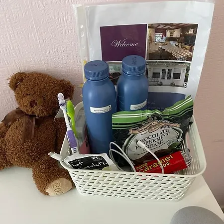 Karibu Near The Airport * 爱丁堡