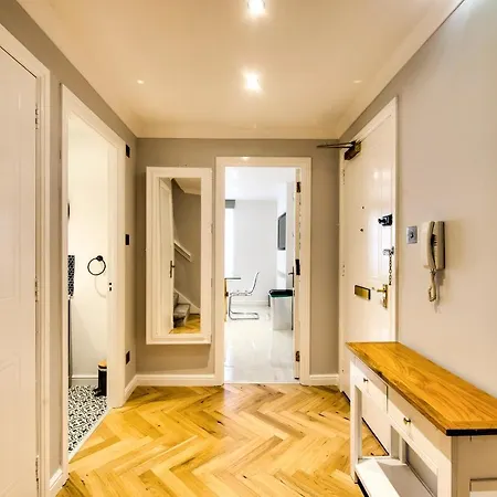 Spacious 4br Centre W/ Free Parking Apartamento *