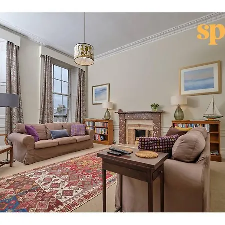 Apartment Spacious New Town 2br-1ba Flat