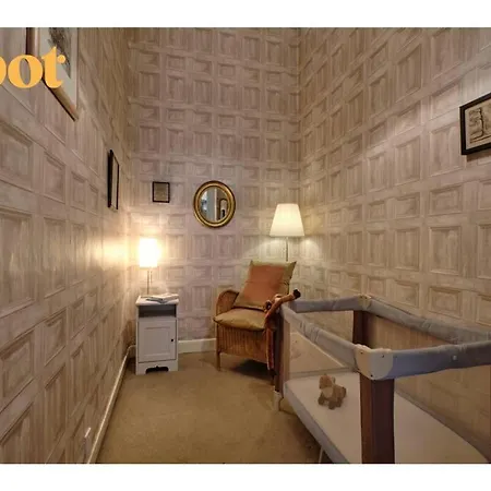 Spacious New Town 2br-1ba Flat Appartement