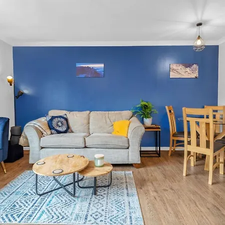 Daire Guestready - Scenic Blue In Leith Edinburgh