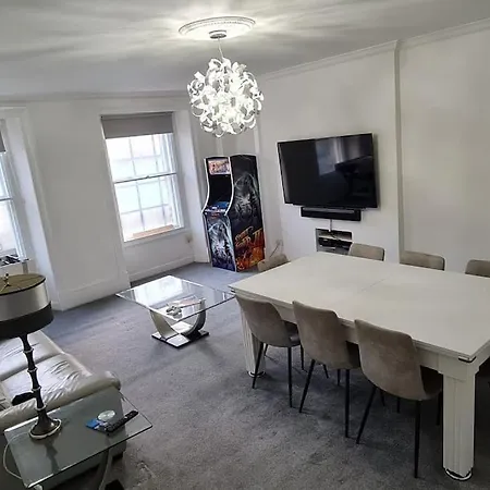 Large 4 Bed Lejlighed Edinburgh