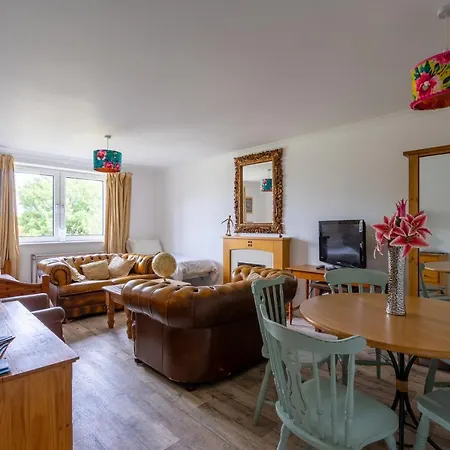 Pilrig Flat: A Lovely 5-bed With A Lift アパート