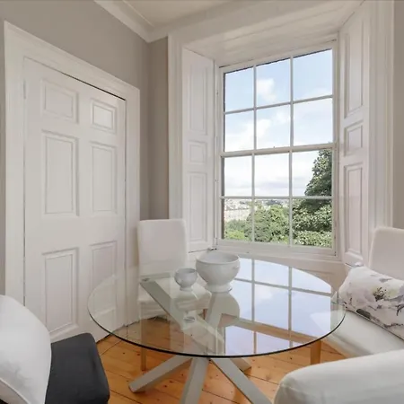 Apartment 4 Bedroom Clock Tower In Central