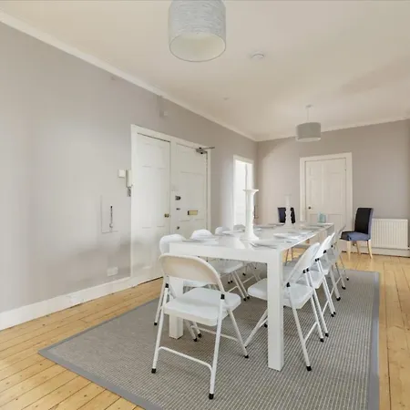 Apartment 4 Bedroom Clock Tower In Central *