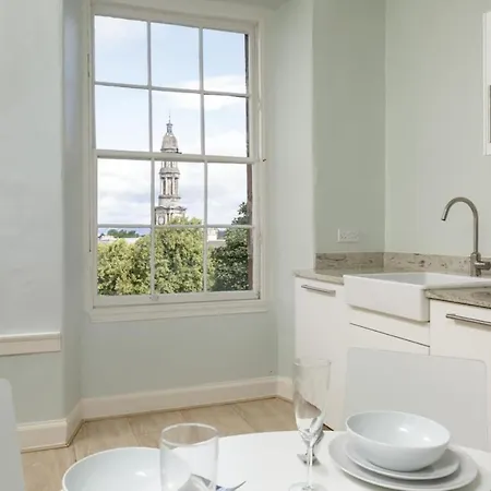 4 Bedroom Clock Tower In Central *