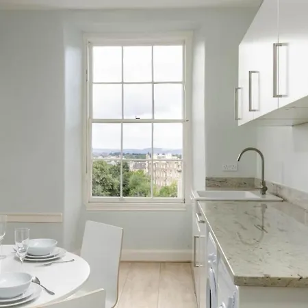 4 Bedroom Clock Tower In Central Apartment *