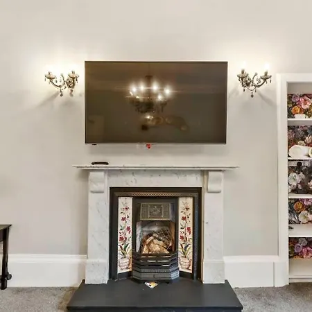 Lovely 4 Bedroom With 7 Beds And Free Parking Edynburg