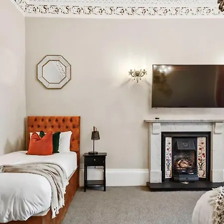 Lovely 4 Bedroom With 7 Beds And Free Parking Edynburg
