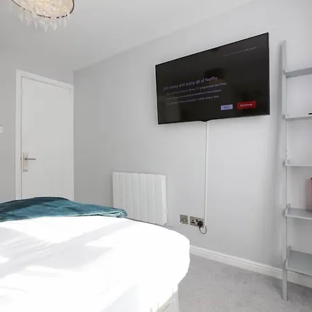 Spacious 4br Centre W/ Free Parking Apartamento