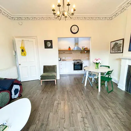 Open Plan 2 Bed Apt, Near Castle * Edinburgh