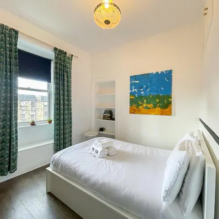 Apartment Open Plan 2 Bed Apt, Near Castle Edinburgh