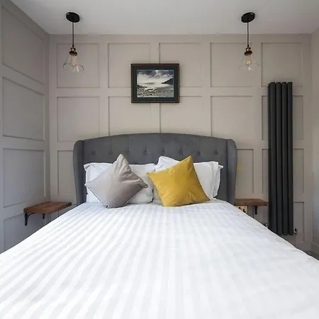Boutique Castle View 3 Bedroom *