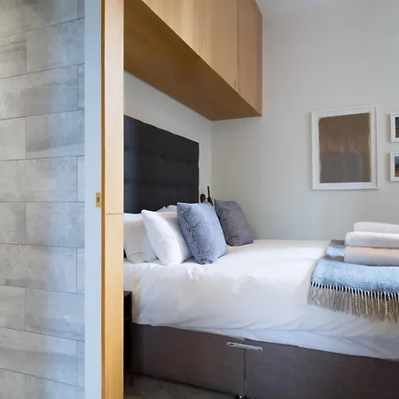 Magnificent Georgian 3-bedroom In New Town Appartement