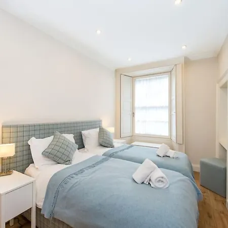 Self Catering , Centre With Parking Apartment *