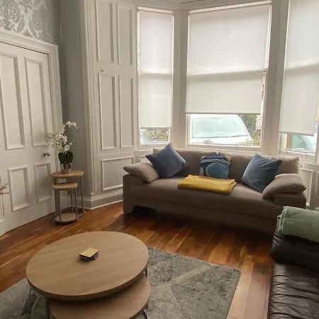 Lovely Main Door 2 Bed *