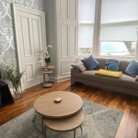 شقة Lovely Main Door 2 Bed