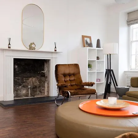 Daire The Castle Duplex - 5 Bed Old Town