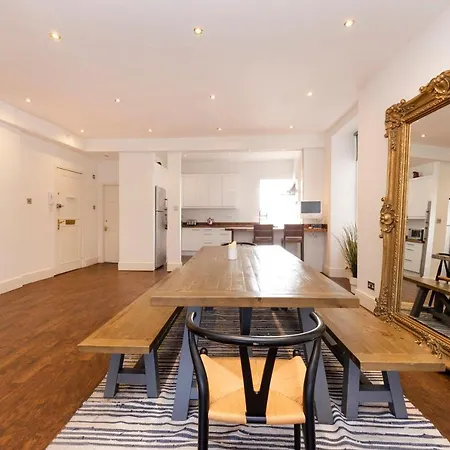 The Castle Duplex - 5 Bed Old Town Daire